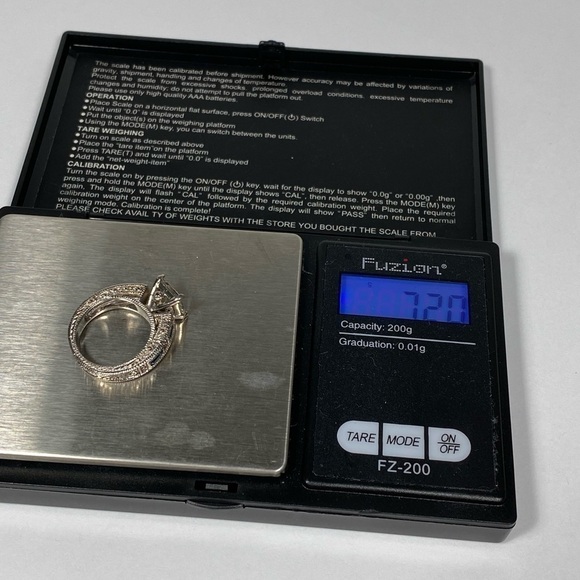 925 Sterling Silver Ring Size 6 CZs Square Clear Blue  Edged Design 7.20g - Picture 12 of 12